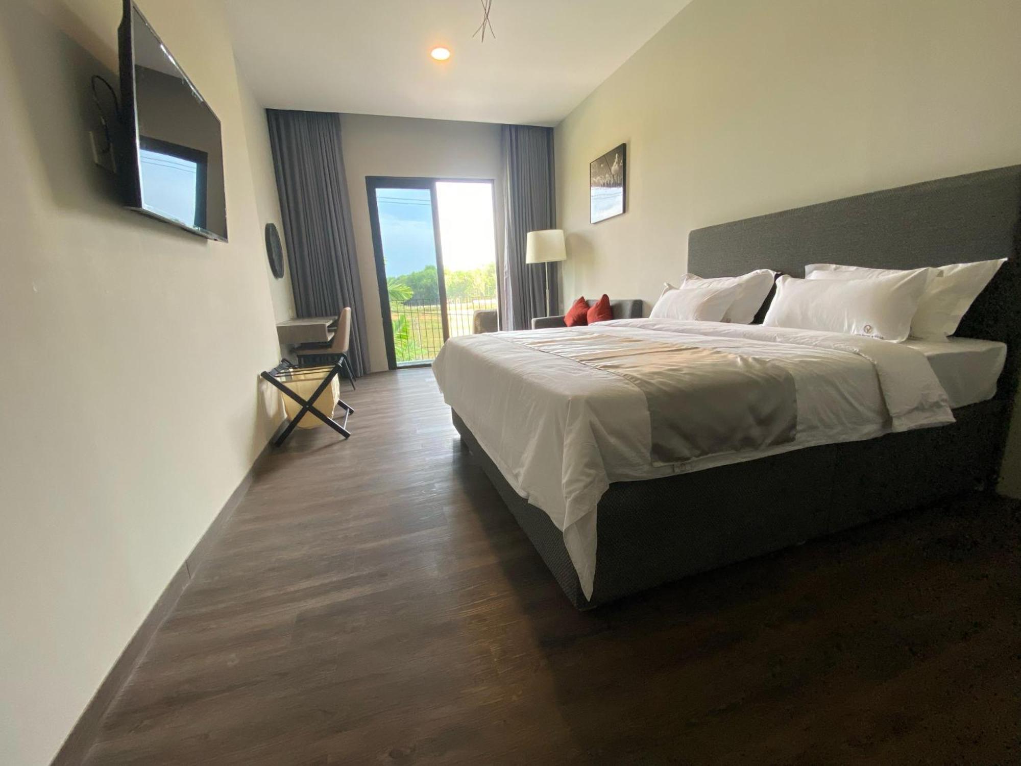 Onyx Hotel & Villa Tanjunguban Exterior photo